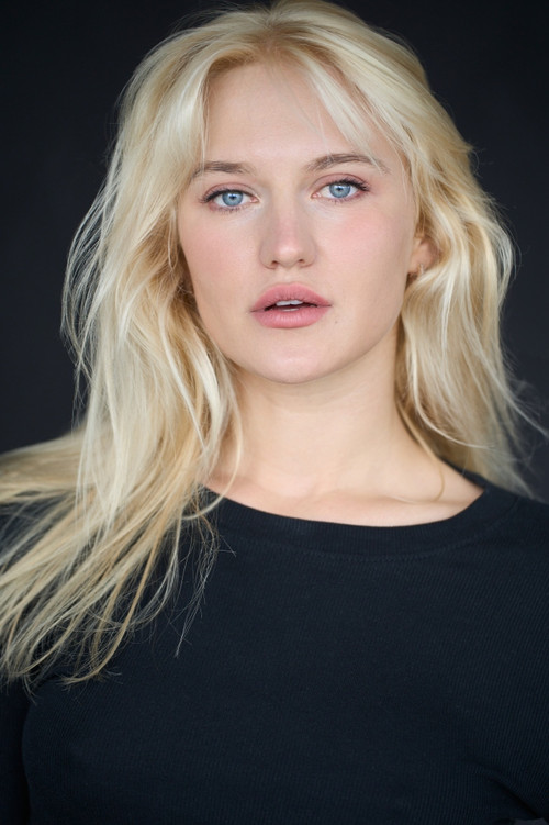 Karolina Elžbieta Mikalojūnaitė as Woman