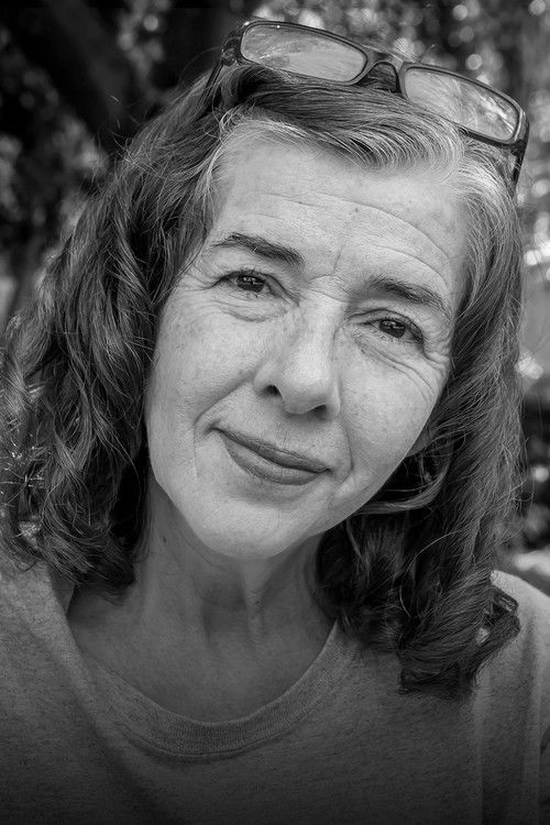 Laura Almela as Traductora