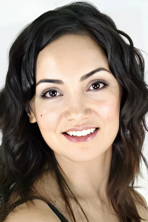 Nesrin Akdağ as Müge