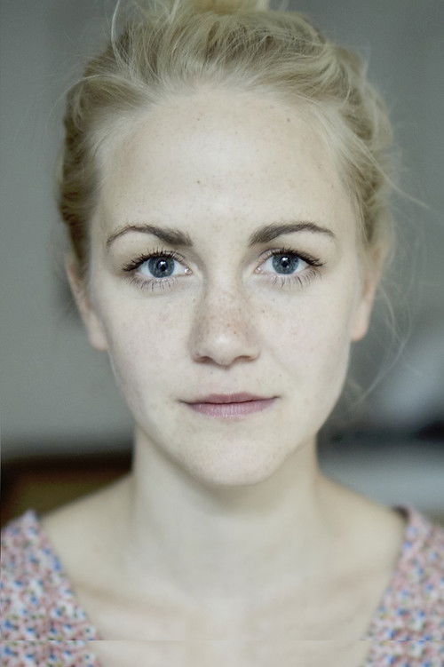 Ursula Hobmair as Dienstmädchen Anna