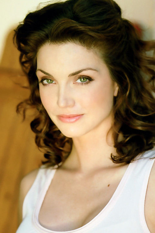 Elena Lyons as Laura Le Crois