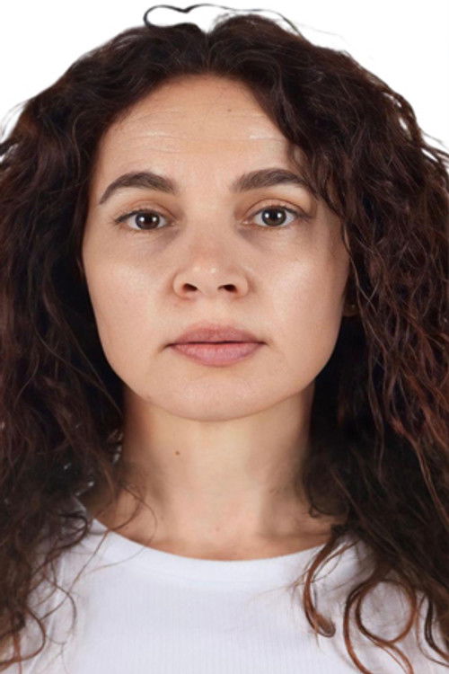 Àngels González as Alba