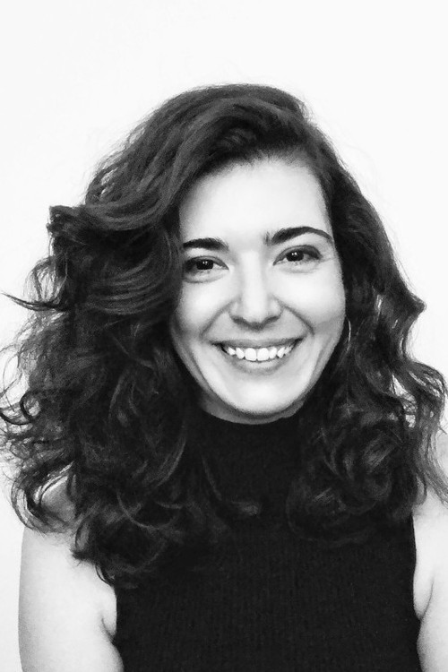 Merve Bozcu as Simay