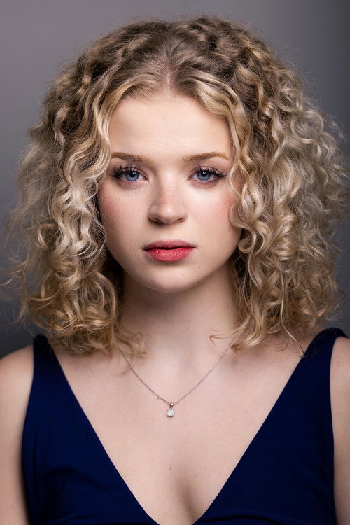 Anastasiia Aksiuta as Francesca