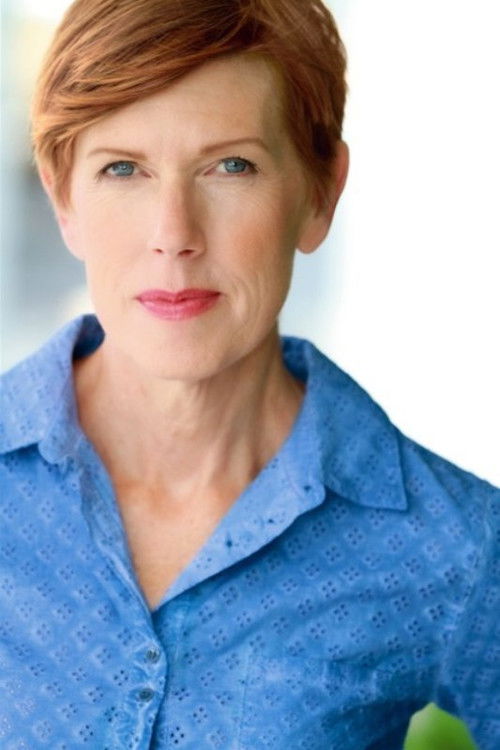 Victoria Vance as Leslie Thomson