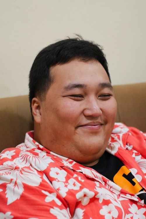 Ricardo Castor III as Blondie