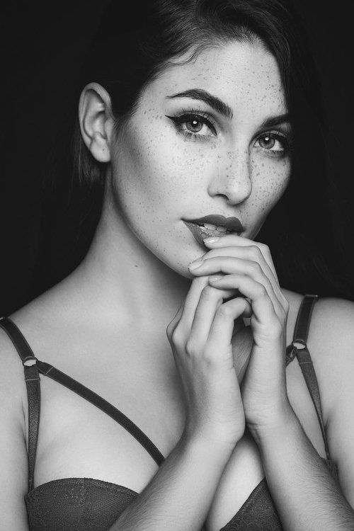 Cintia García as Lidia