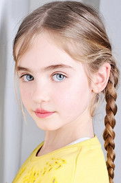 Bella Padden as Holly