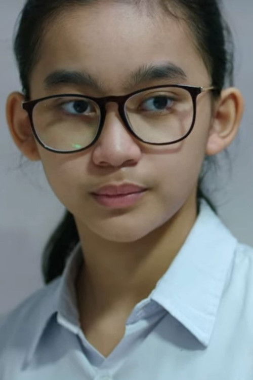 Neysa Chandria as Karin