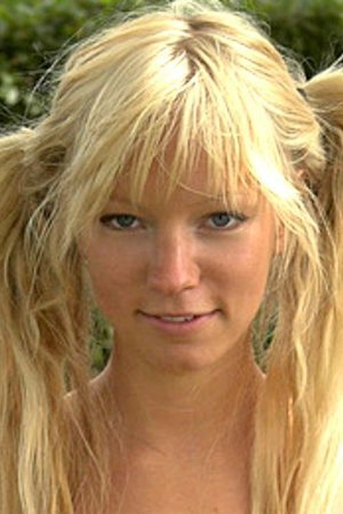 Felicia Brottom as Nina Mört