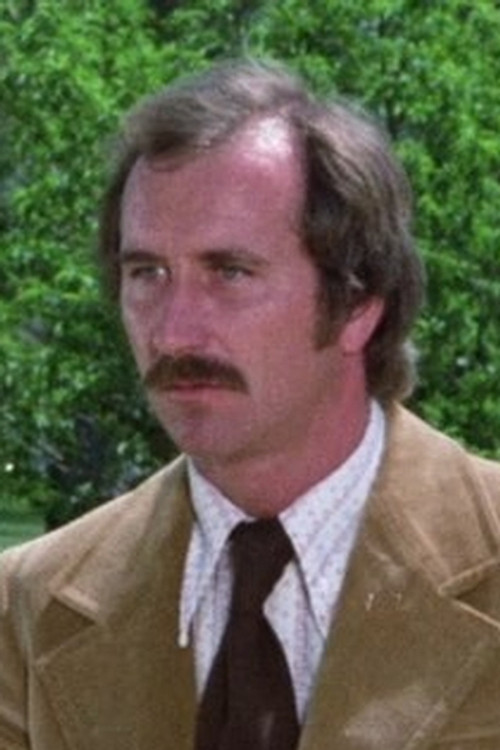 Frank Bannon as Officer Bob Streeker