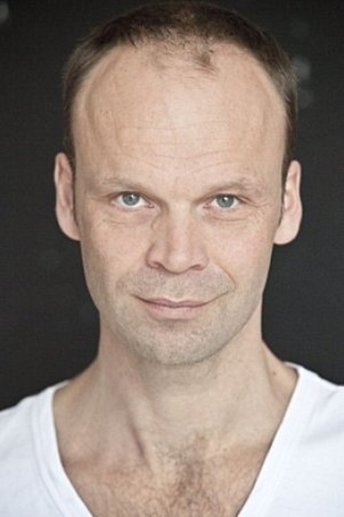 Rob Das as Ivo