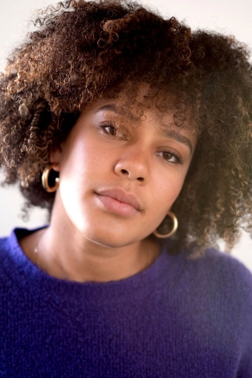 Grace Bentley-Tsibuah as Lola