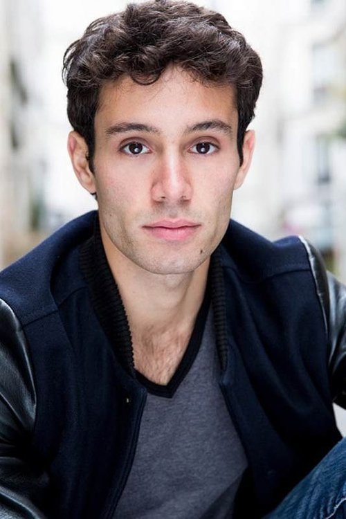 Gabriel Mireté as Estienne