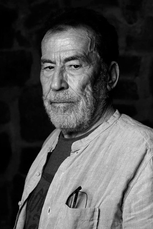 Fernando Sánchez Dragó as Profesor (segment "La cueva de la nada")