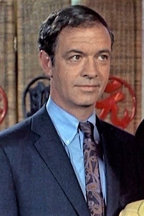 Elmer Modlin as Shopkeeper (uncredited)