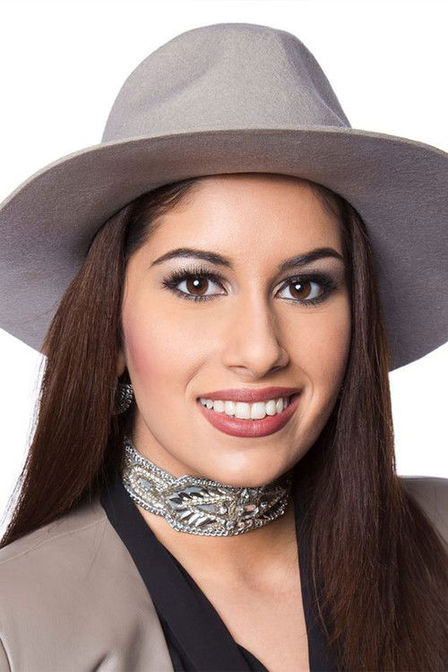 Gigi Radics as Réka