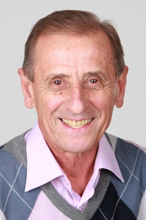 Anatoly Kalmykov as Славик Рунёв (безработный)