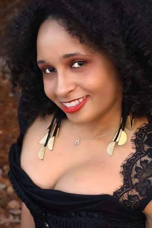 Chanda Rawlings as Macey