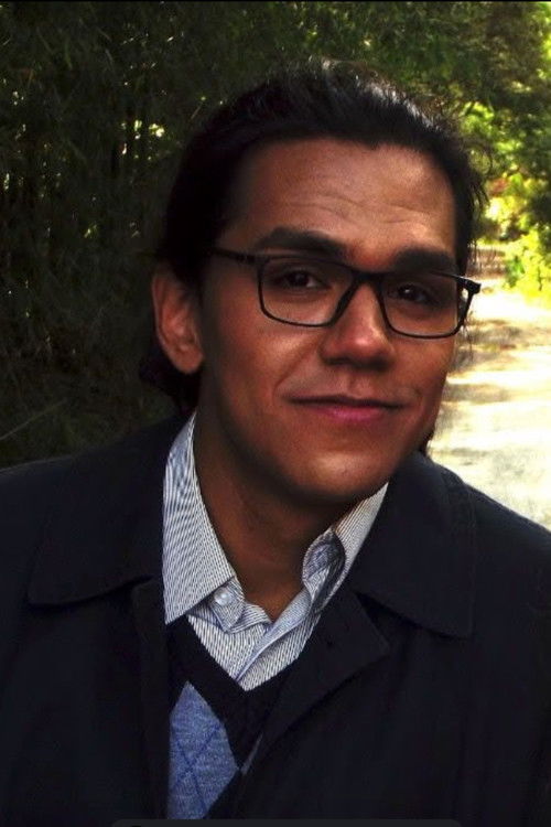 Marcio Farias as Eduardo