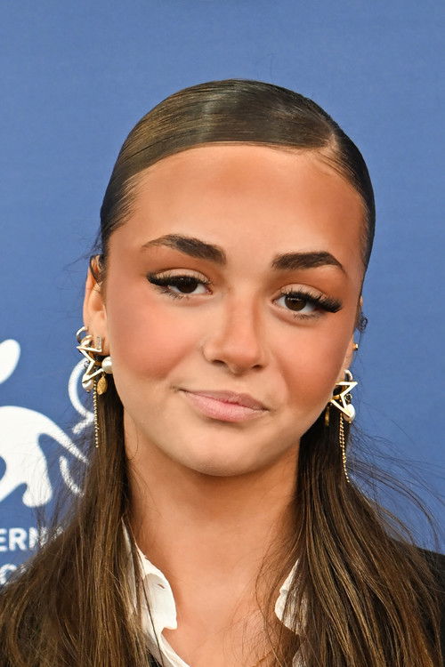 Dilvin Asaad as Mira