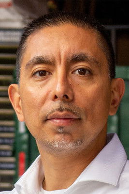 Eddie Bocanegra as Himself