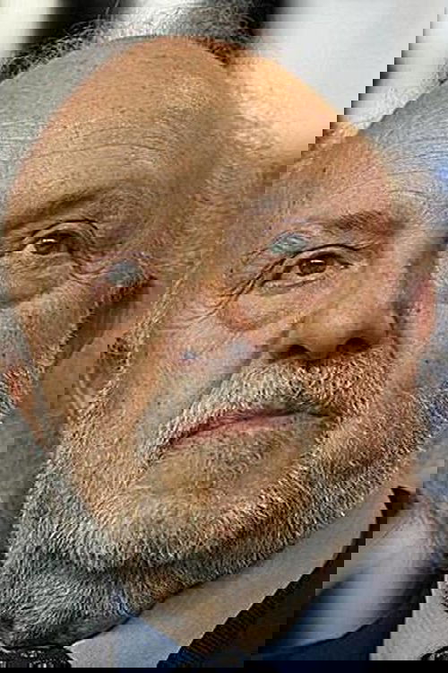 Renato Scarpa as prete