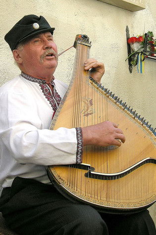 Mykola Lytvyn as (sing)