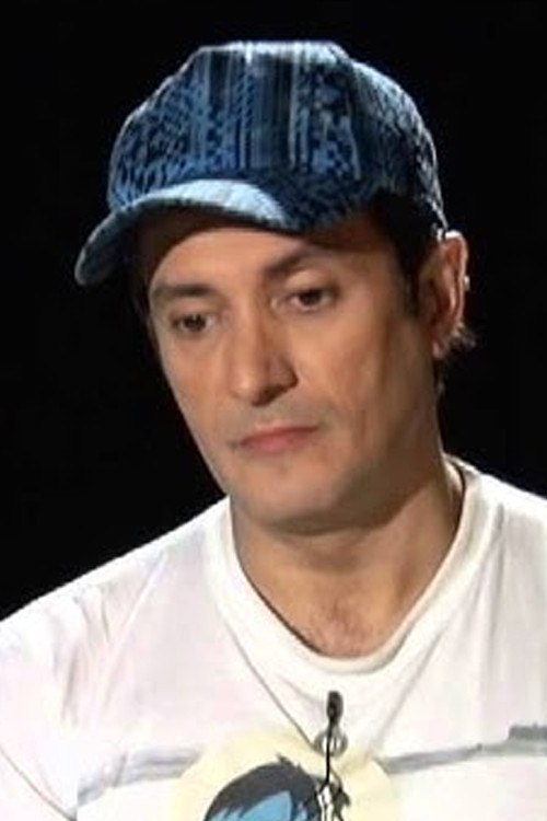 Simón Ratziel as Simón