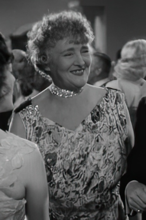 Marguerite de Morlaye as Une invitée au diner