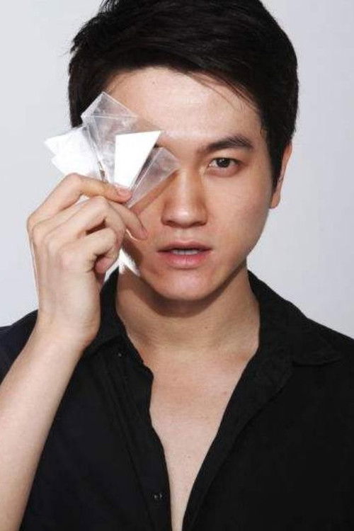 Gu Haoran as Mu Kun's Lawyer