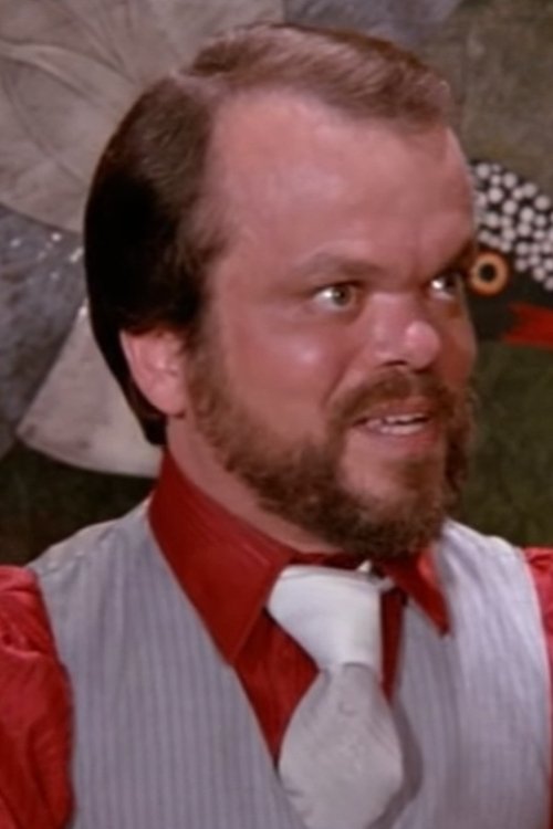 Daniel Frishman as Deej Warrick