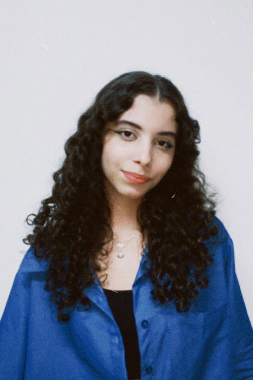 Marina Moura as Woman Walking 4