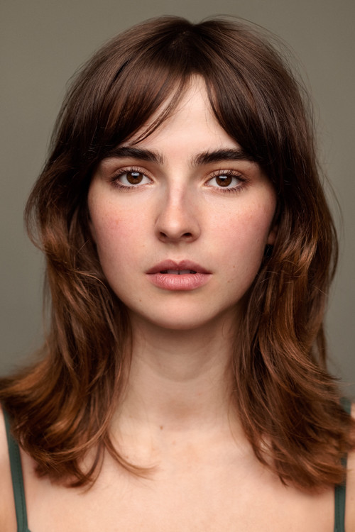 Aitana Doyle as Sydnie