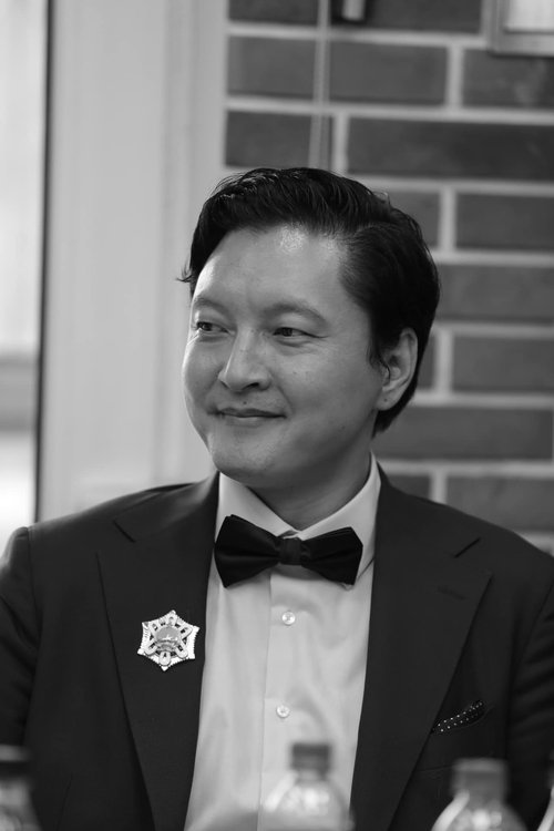 Barkhuu Turbat as Erdem