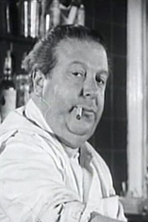 Ángel Álvarez as Cliente en gasolinera