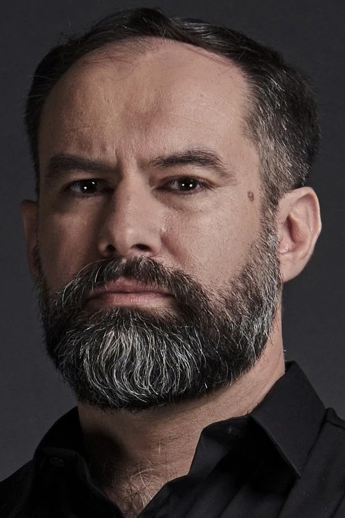 José Domingos as Commander Malgas