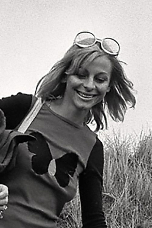 Tina Reynold as Pige ved stranden (uncredited)