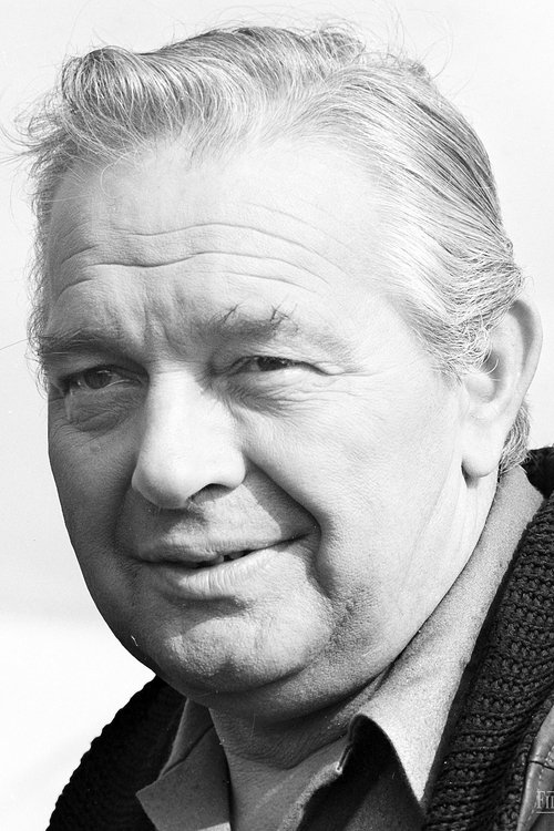 Tadeusz Gwiazdowski as Waiter (uncredited)