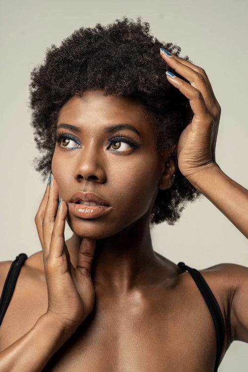 Arlondriah Lenyéa as Zarina / Nu