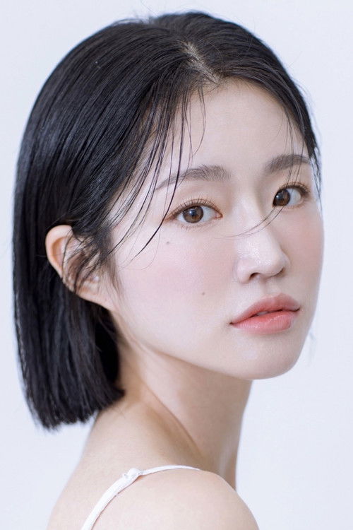 Chu Ha-yeon as Louis's Mom