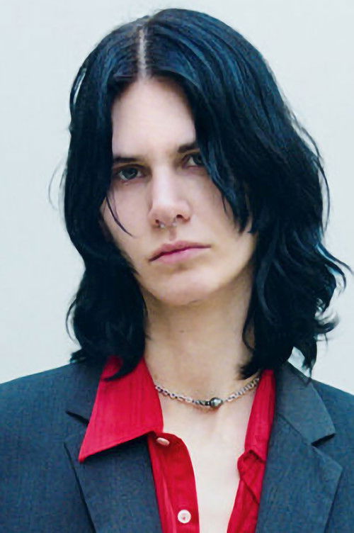 Niki Elisabeth Geux as Self - Model