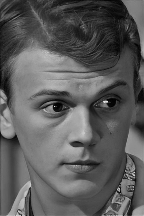 Vladimir Babiyenko as Лёша Демченко