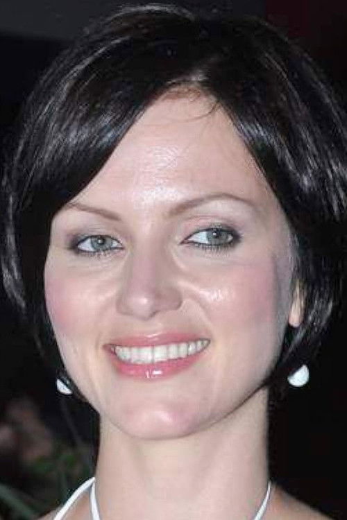 Yana Gupta as Special Appearance in "Kaadhal Yaanai" Song