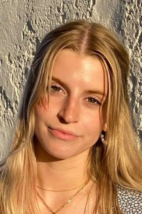 Nona Van Braeckel as 