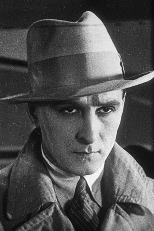 Jan Černý as holič Hanák