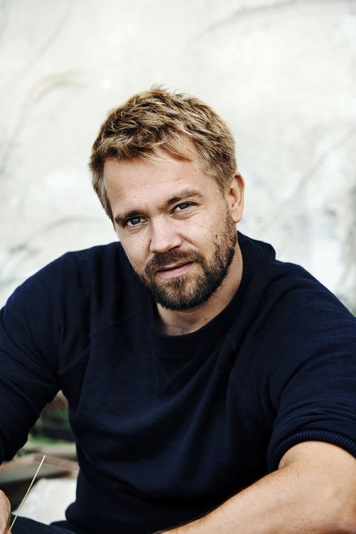 David Korbmann as Elias