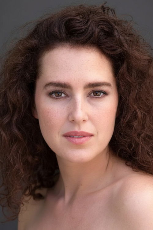 Yaprak Özdemiroğlu as 