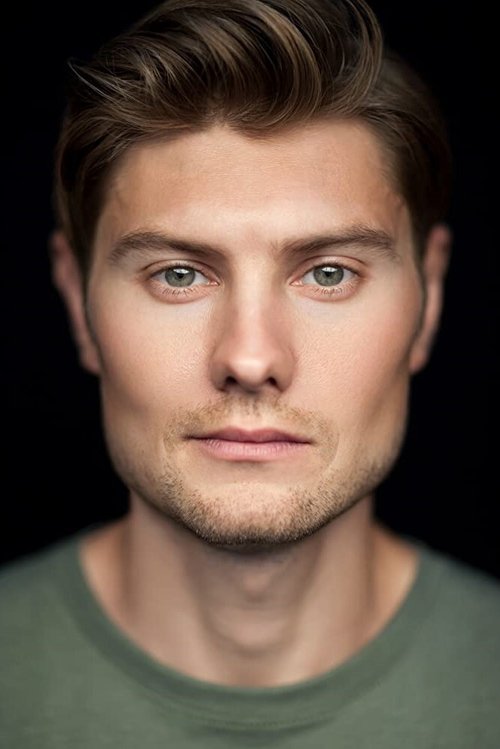 Sebastian Stewart as Lee Hanlon