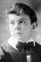 Bobby Connelly as Leon Kantor (child)